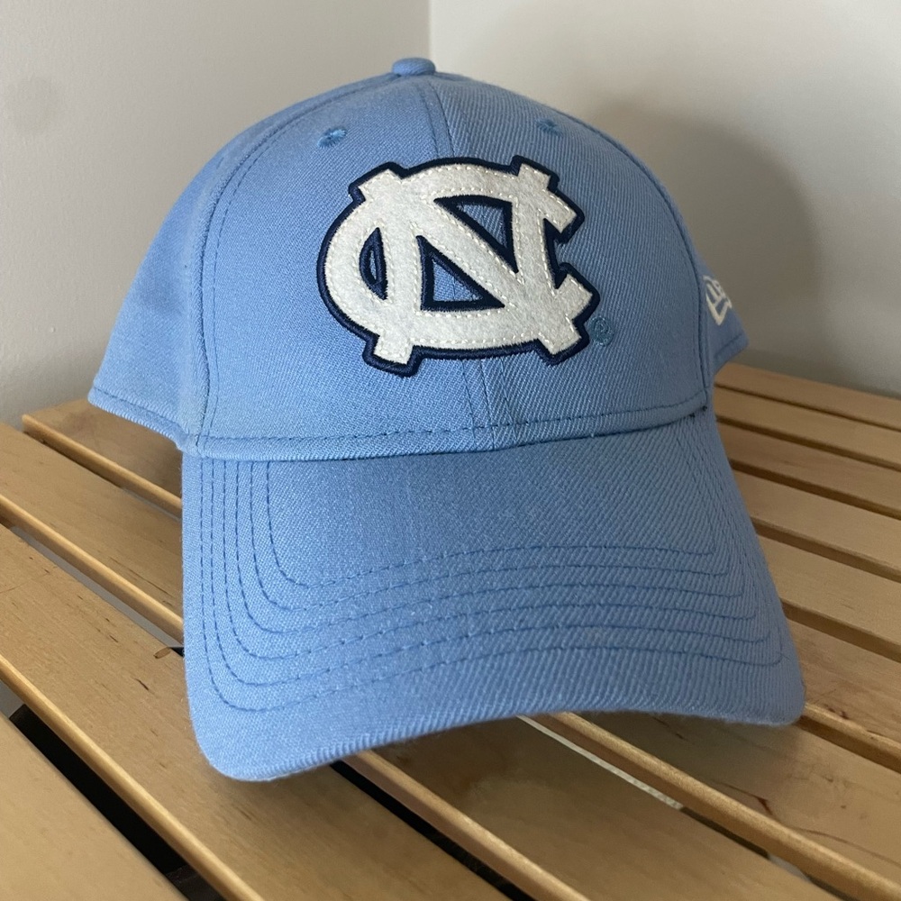 New Era Heritage series North Carolina Tar Heels fitted XL cap